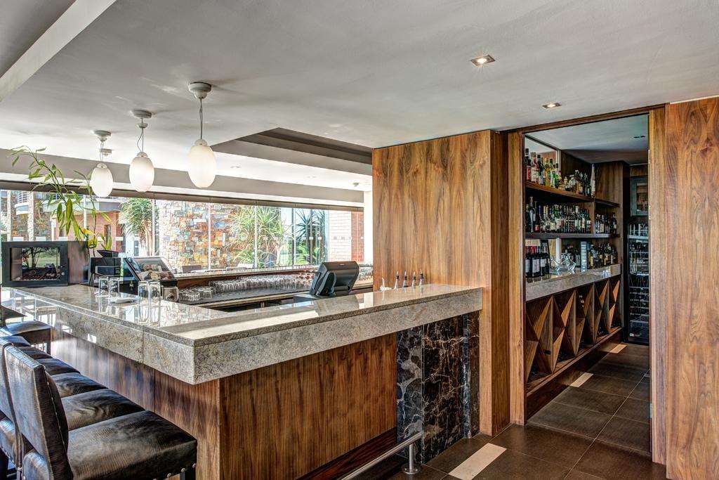 Royal Marang Hotel Phokeng Exterior foto The bar at the restaurant