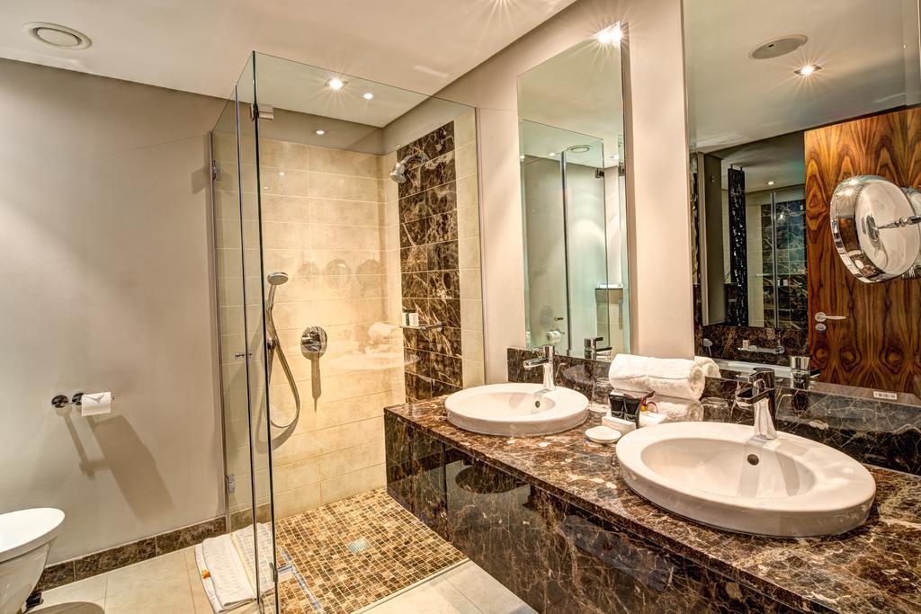 Royal Marang Hotel Phokeng Habitación foto Bathroom