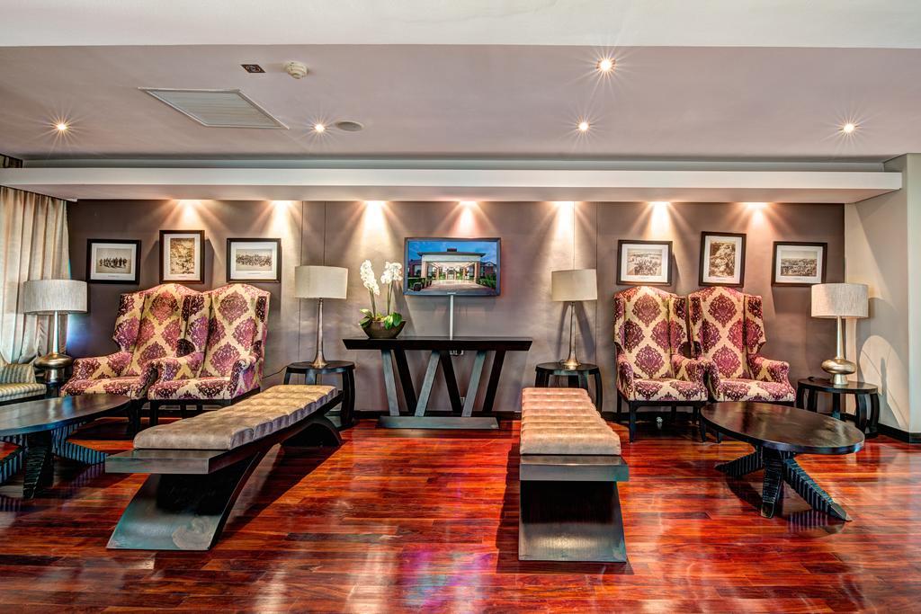 Royal Marang Hotel Phokeng Exterior foto The lounge at the airport