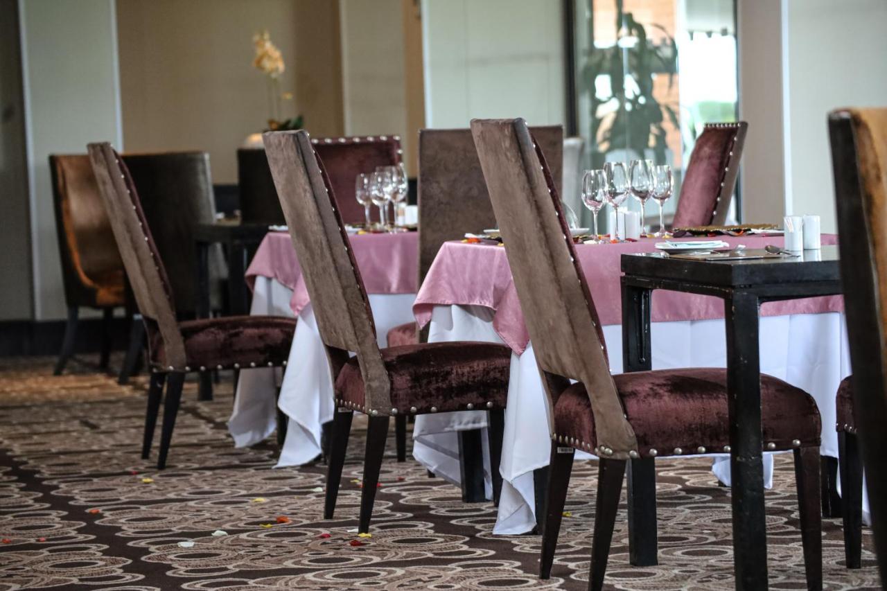 Royal Marang Hotel Phokeng Exterior foto Restaurant